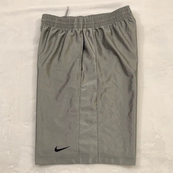 Nike Basketball Metallic Silver Athletic Gym Hiking Shorts Men’s Size M. - Picture 3 of 10